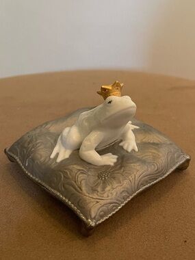 Lladro Crown Frog Figurine with Gold Crown